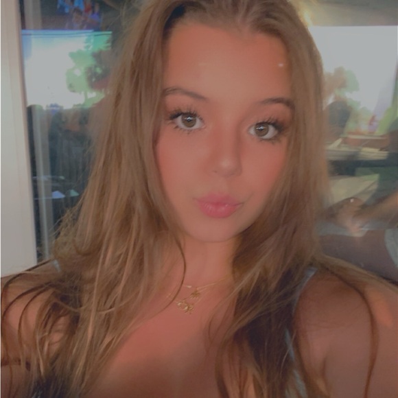 Meet your Posher, Cierra - Picture 2 of 5